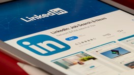 Why should a student have LinkedIn and how your LinkedIn profile should look like? 